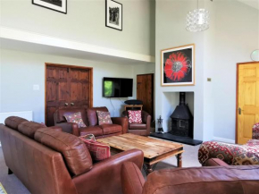 Coach House - 5 Bedroom Cottage - Llanfyrnach